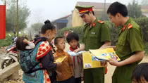 Hoa Binh popularizes Traffic Rules to ethnic minorities