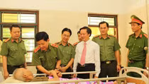 MPS leader visits wounded soldiers in Ha Nam