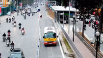 Hanoi allows ordinary buses to use BRT lane