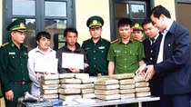 Fierce combat against drug-related crimes in Cau Treo border area