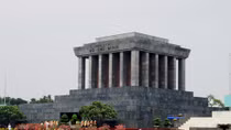 Latin American diplomats pay tribute to President Ho Chi Minh