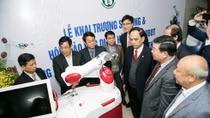 Bach Mai hospital uses robots in joint, neurological surgeries