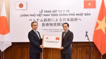 Vietnam presents medical supplies to Japan