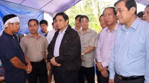 Sharing difficulties with victims of natural disaster in Bac Tra My 