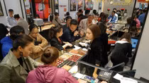 Vietnamese rush to buy gold on the God of Wealth day
