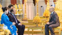 PM tightens amity with Cambodian royal family