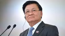 Lao PM arrives in Vietnam for intergovernmental committee meeting