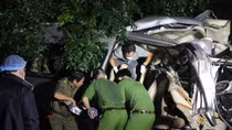 Police investigating traffic accident that kills 8 in Binh Thuan