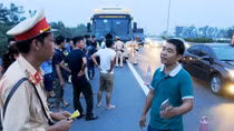 Police fine driver VND41 million for overloading bus 