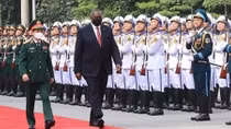 US Secretary of Defence pays official visit to Vietnam
