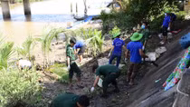 Tra Vinh armed forces participate in environmental protection