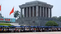 Almost 51,000 people visit President Ho Chi Minh Mausoleum during four-day holiday