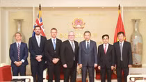 Minister To Lam receives outgoing Australian ambassador