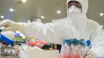 Three foreigners, five Vietnamese infected with COVID-19