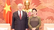 Top legislator receives Russian, Cuban diplomats