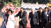 Lao General Secretary and President Bounnhang Vorachith welcomed in Hanoi