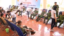 Young Dak Nong police officers active in donating blood