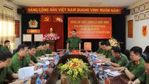 Deputy Minister Le Quoc Hung works with Capital Mobile Police Regiment