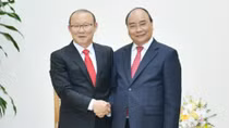 PM Phuc welcomes national football team’s head coach