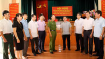 Deputy Minister Le Quy Vuong meets voters in Hung Yen province