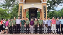 Public Security Newspaper's delegation pays tribute to heroic martyrs in Gia Lai