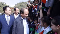 PM Phuc pays working visit to Cao Bang