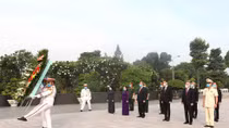 HCM City leaders pay tribute to war martyrs