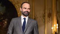 French Prime Minister begins official visit to Vietnam
