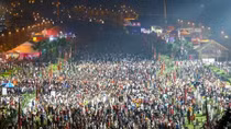 Party, State leaders and people across country offer incense to Hung Kings