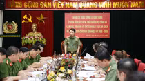 Deputy Minister Le Quoc Hung works with Police Department of Fire and Rescue