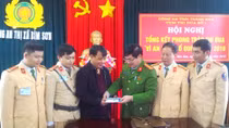 Police officer returns lost property worth VND 1 billion to rightful owner