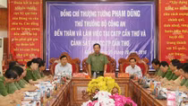 Deputy Minister of Public Security works with police forces in Can Tho city