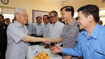 Party chief meets with Hanoi voters