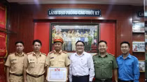 HCM city's traffic police officers praised for detecting 315 kg of heroin