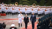 Cuban President of Council of State welcomed in Hanoi