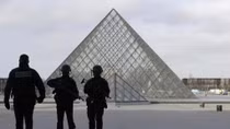 French soldier shoots, wounds machete-wielding attacker at Paris Louvre