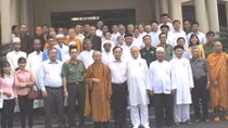 Tay Ninh Police meets with religious dignitaries and followers