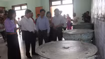 Exhibition on Hoa Binh’s cultural heritages and antiques opens