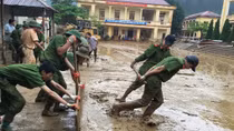 Police force help local people overcome flood consequences in Northwestern provinces