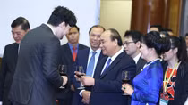 PM Phuc hosts banquet for foreign diplomats, friends on National Day