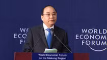 PM Phuc arrives in Switzerland for WEF Meeting