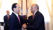 President Quang receives outgoing Cuban ambassador
