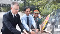 U.S. Ambassador visits Truong Son National Cemetery