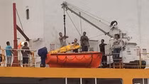 Chinese sailor troubled at sea rescued by Vietnamese doctors