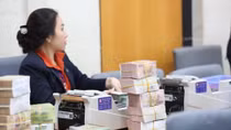 Banks slash deposit rates