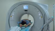 Australian cancer specialist provides free health checkups for Vietnamese people