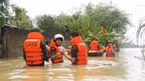 Flood victims receive nationwide support