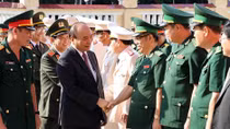 PM pays Tet visits to armed forces, residents in Da Nang city