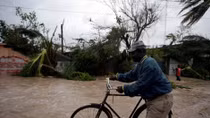 Hurricane Matthew kills over 800 in Haiti before hitting US