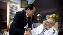 President Quang meets Cuban leader Fidel Castro